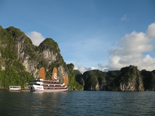 Du lich Hạ Long 2 Ngày 1 Đêm Ngủ Tàu Gold Pearl Sail 980.000VND